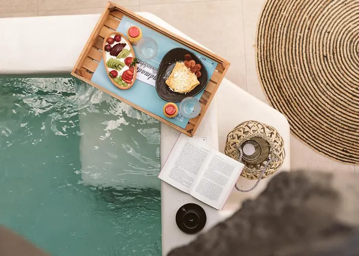 23 Smart * Imerovigli (Santorini)