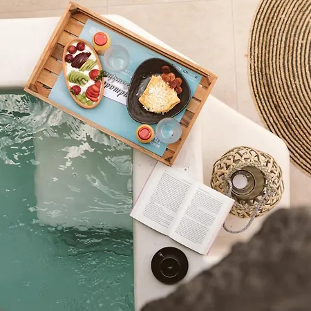 23 Smart * Imerovigli (Santorini)