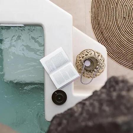 23 Smart Villa Imerovigli (Santorini)