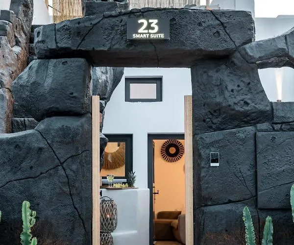 23 Smart * Imerovigli (Santorini)